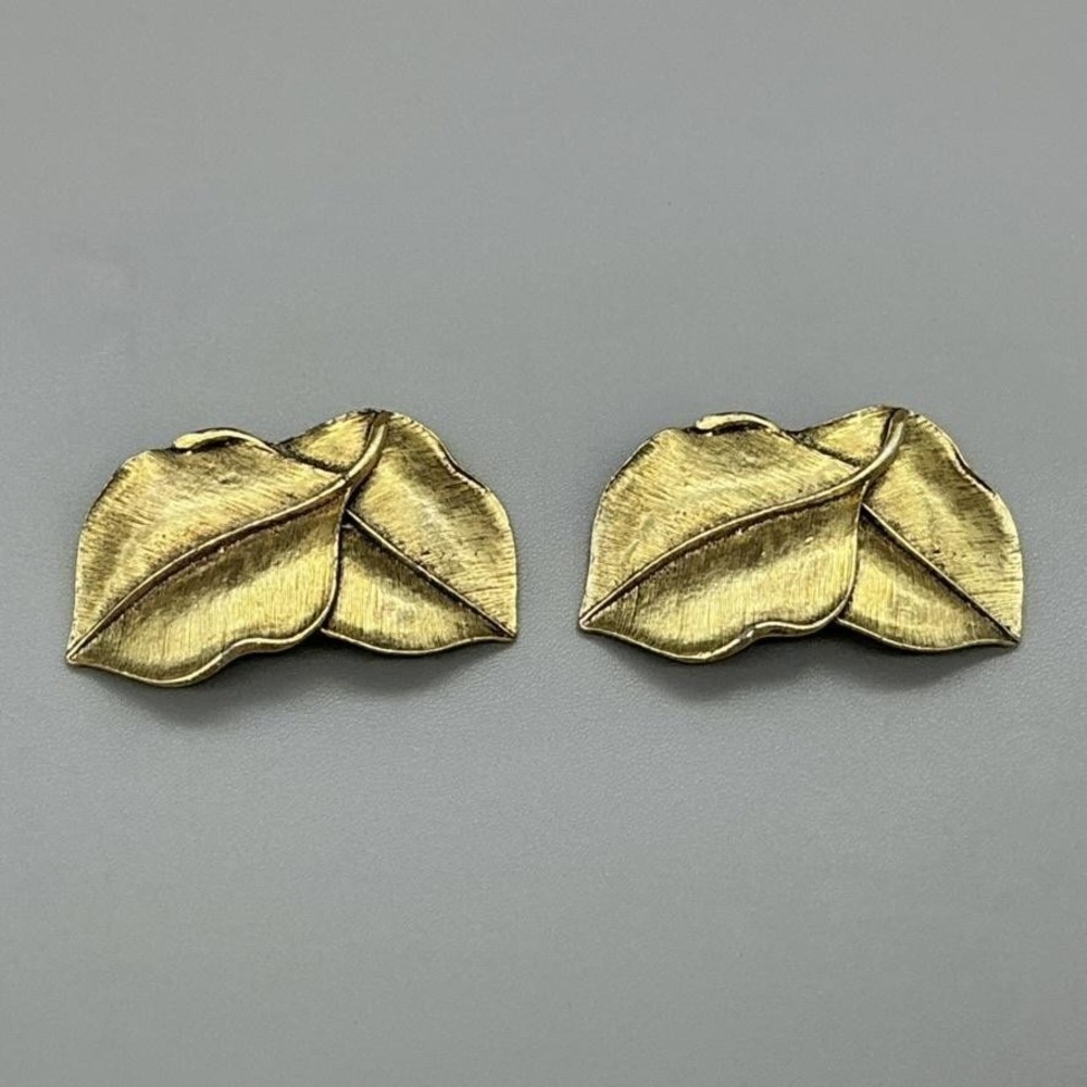 Vintage Musi Dress Clips Gold Tone Leaf Brass Womens Fashion Jewelry Set Of 2